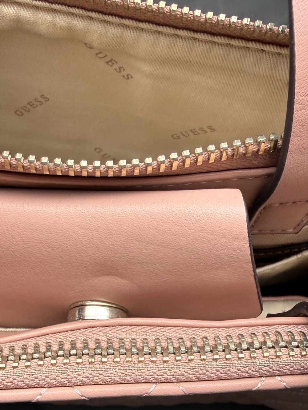 Guess Quilted soft leather purse with a keychain , light dusty Rose color - Picture 7 of 9